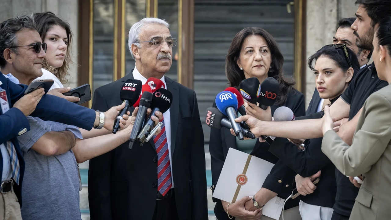 جمهورباشقانی ارطوغان، دم پارتی هیئدینی قبول ایتدی