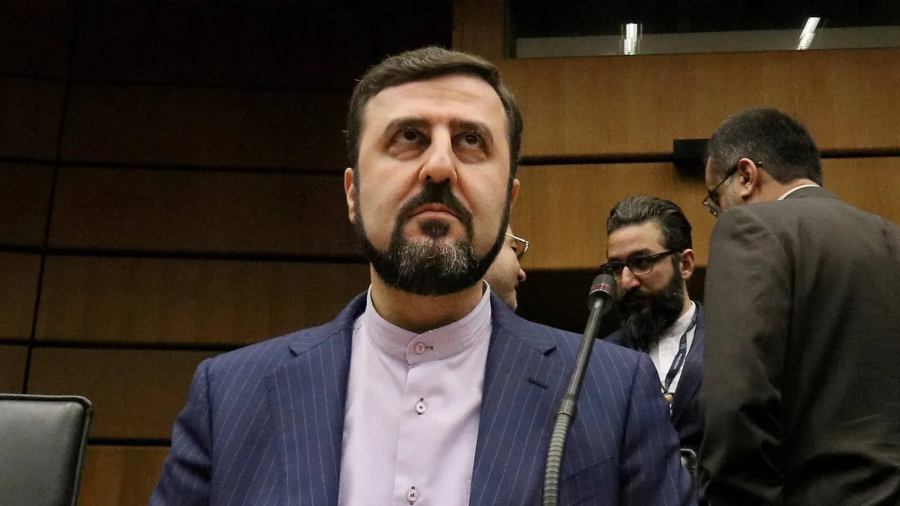 گاریبابادی: “ایران نه تهدیددن قورقار نه دە گوچ گوستریسییله سیڭدیریلەبیلیر”