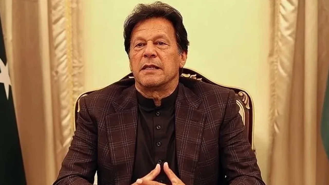 اسکی پاکستان باش باقانی عمران قحان خستەخانەیە سوق ایدیلدی görseli