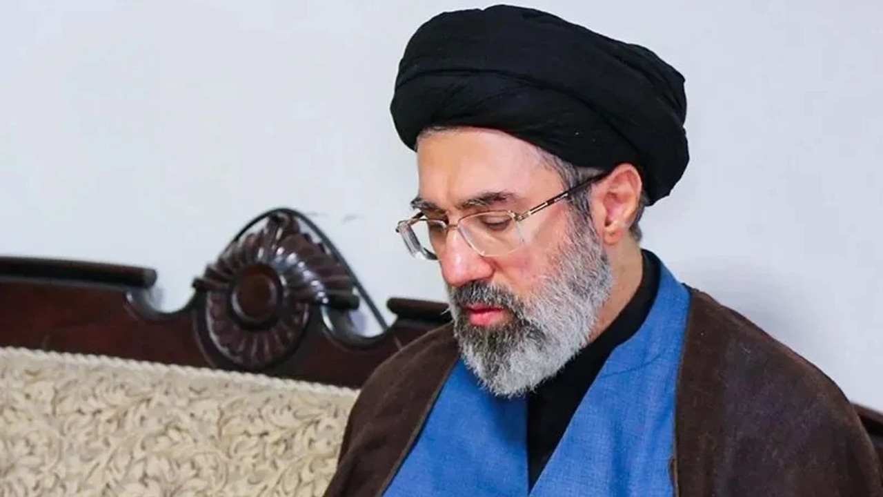 مجتبا حامانىڭ یڭی گورونتولری یایینلانلاندی – Mücteba Hamaney’in yeni görüntüleri yayınlandı görseli