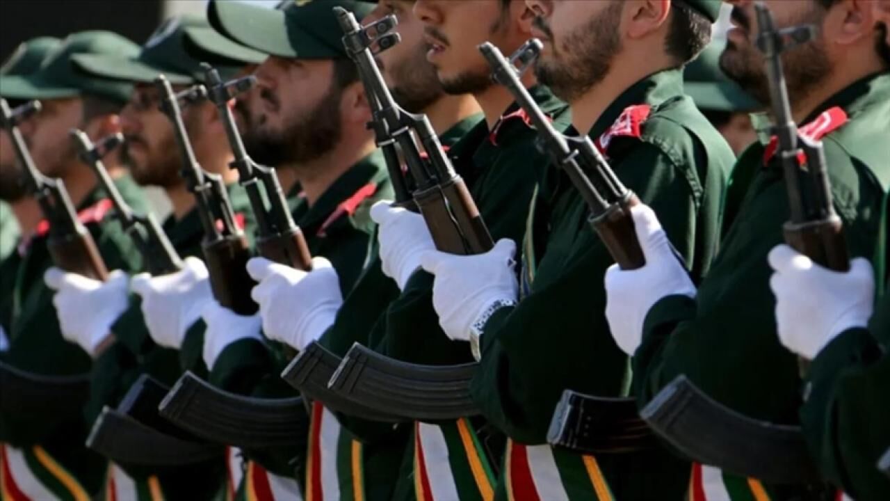 ایران دوریم محافظلری: هر هانگی بر صالدیری یە قارشیلق ویرەجگز görseli