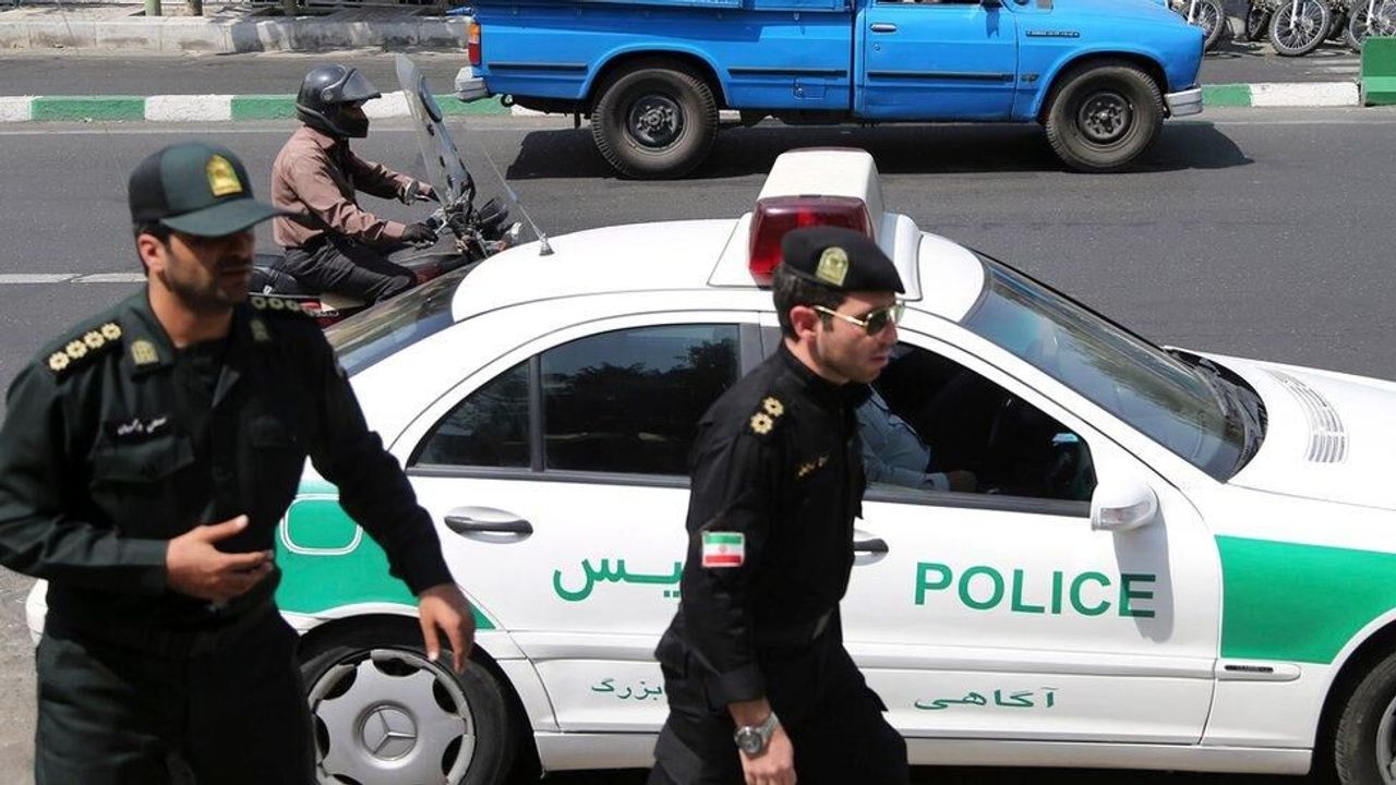 ایراندە گیزلی طوپلانتی یە باصقین: ٢ فرانسز دیپلومات یاقەلاندی görseli