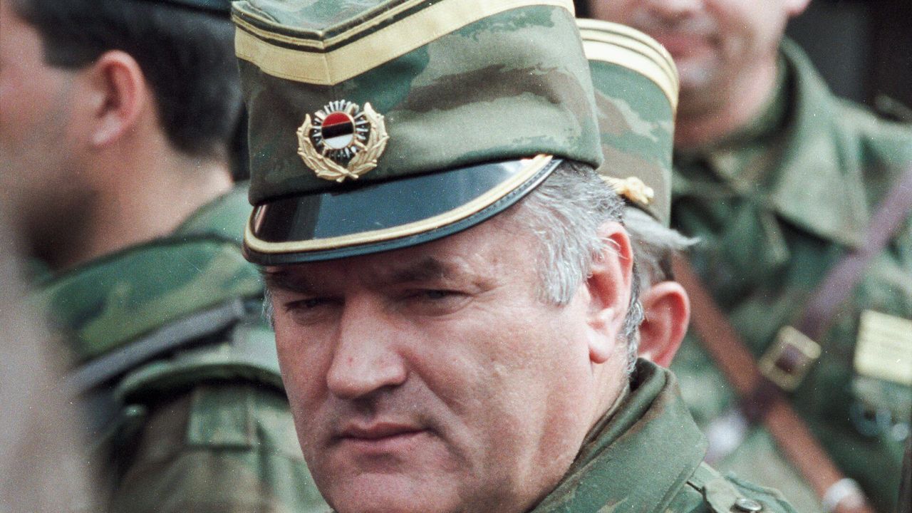 “بوسنه قصب” اولەرق بیلینن صیرب قوموتان ملادیć أولدی – “Bosna kasabı” olarak bilinen Sırp komutan Mladić öldü