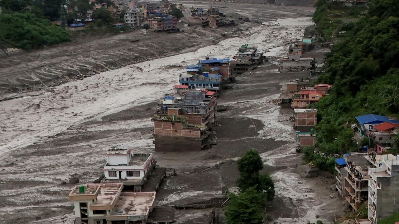نپالدە هیلان فلاکدی: ٤٦٩ کیشی أولدی، ٩٧٧ کیشی غائب! چیندە قورتارمه سفربرلگی – Nepal’de heyelan felaketi: 469 kişi öldü, 977 kişi kayıp! Çin’de kurtarma seferberliği