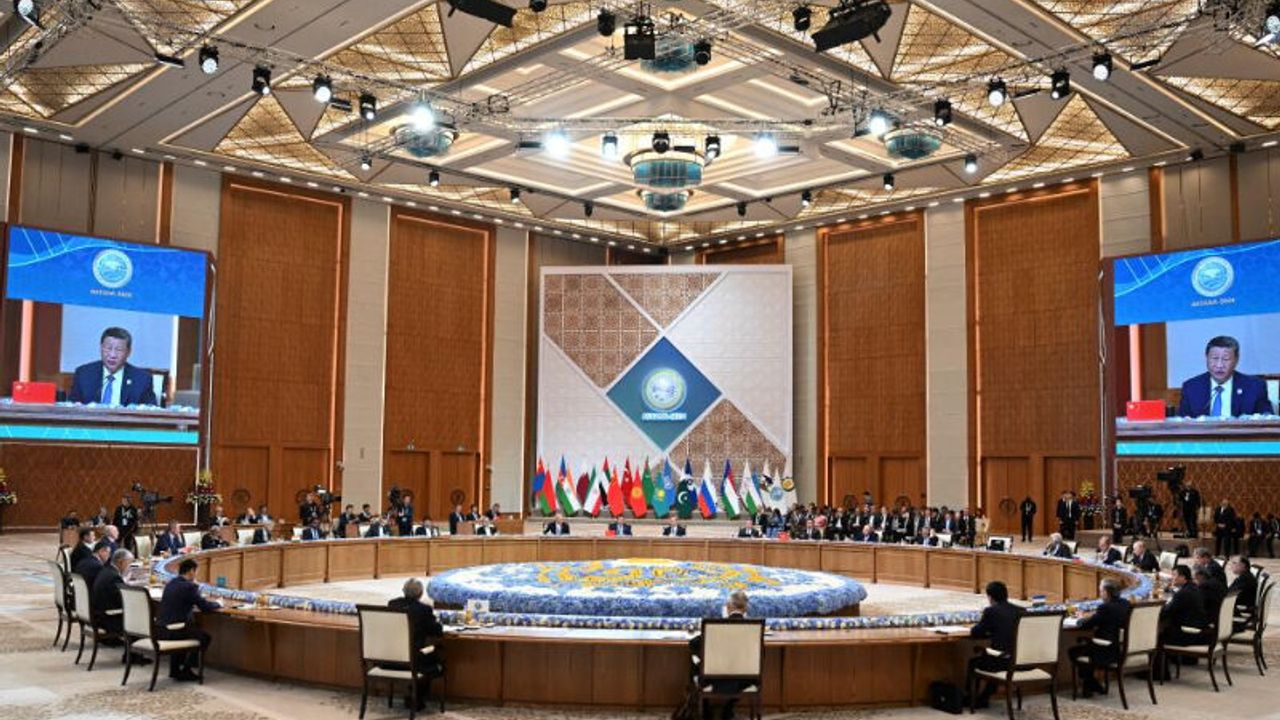 شیو ٢٥ یاشندە: آوراسیەدە یڭی دونمڭ اشیگنده görseli