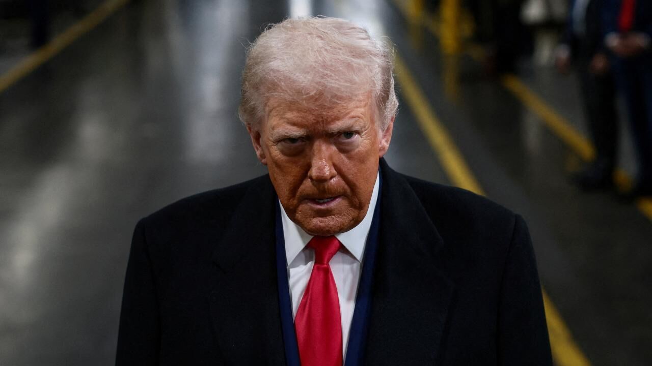 ترمپ واز گچمییور: عبددن گوچمن ویزەسی راندەوولارینه ابطال – Trump vazgeçmiyor: ABD’den göçmen vizesi randevularına iptal görseli