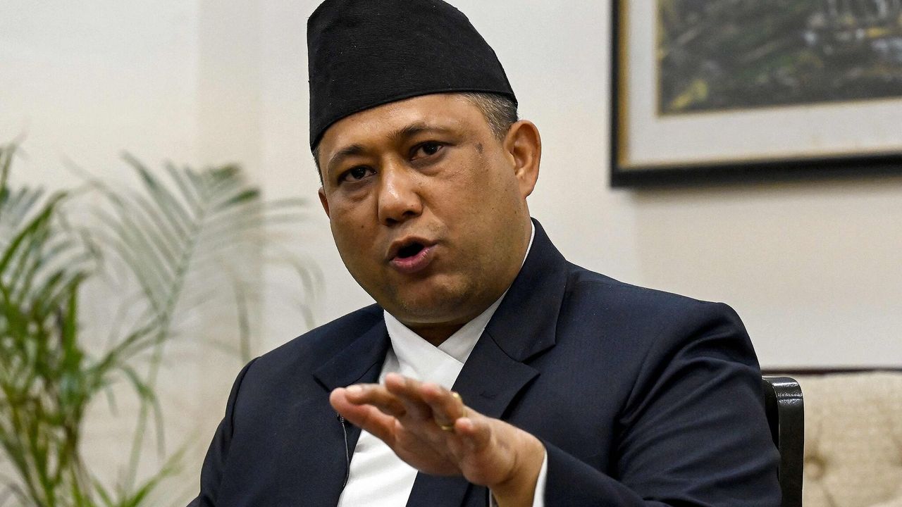 نپال طیش ایشلری باقانی آفت یاردیملری ایچون چینە تشکر ایتدی – Nepal Dışişleri Bakanı afet yardımları için Çin’e teşekkür etti