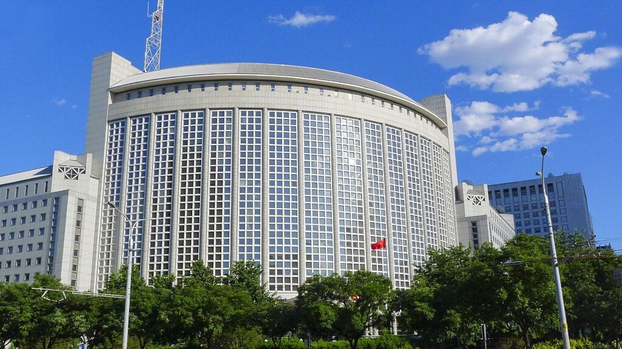 چین: یاپای ذکا قونوسندە عبد ایلە تماس حالڭنده یز – Çin: Yapay zeka konusunda ABD ile temas halindeyiz