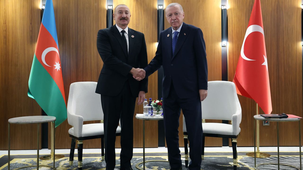 ارطوغانڭ بیشکك تماسلری: علی یەو و جاپاروو ایلە گوروشدی – Erdoğan’ın Bişkek temasları: Aliyev ve Caparov ile görüştü