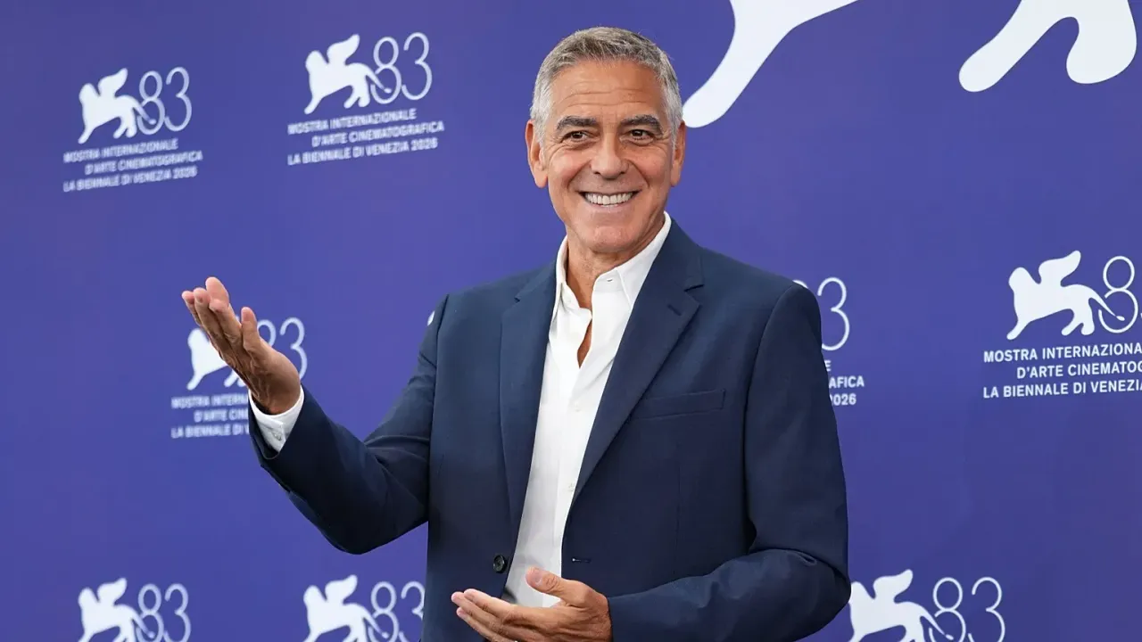 غەورگە جلوونى: عبد بجریکسز انسانلر طرفندن یوڭتیلییور – George Clooney: ABD beceriksiz insanlar tarafından yönetiliyor