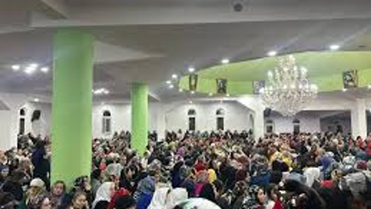 استانبولدەكی جمولەری غازی جمەوینده بر آرایە گلدی – İstanbul’daki cemevleri Gazi Cemevi’nde bir araya geldi