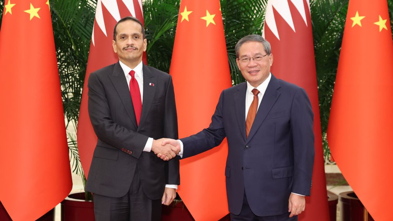 چین باش باقانی لی تشیانغ قطار باش باقانی آل ثانی ایلە گوروشدی – Çin Başbakanı Li Qiang Katar Başbakanı Al Sani ile görüştü