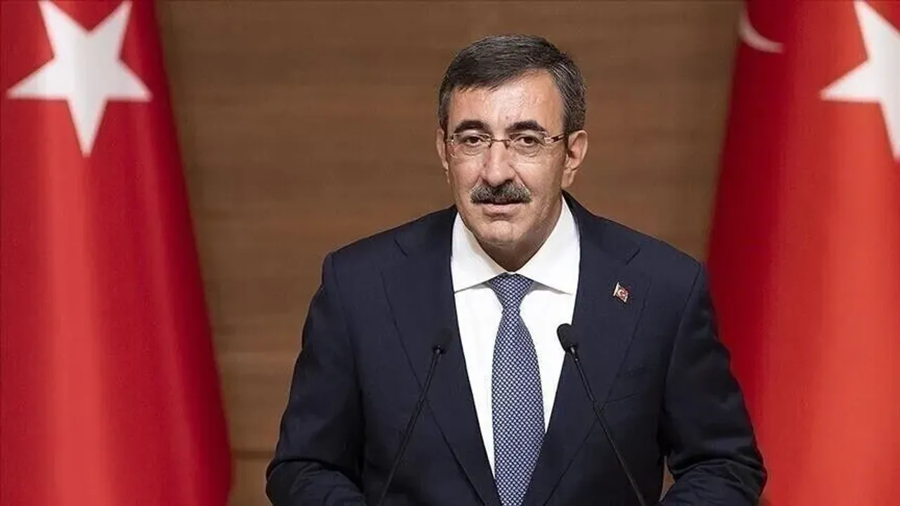 ییلمازدن دقّت چکن چیقیش: “وصایدە دە ضربەلرە دە یر یوق” – Yılmaz’dan dikkat çeken çıkış: “Vesayete de darbelere de yer yok”