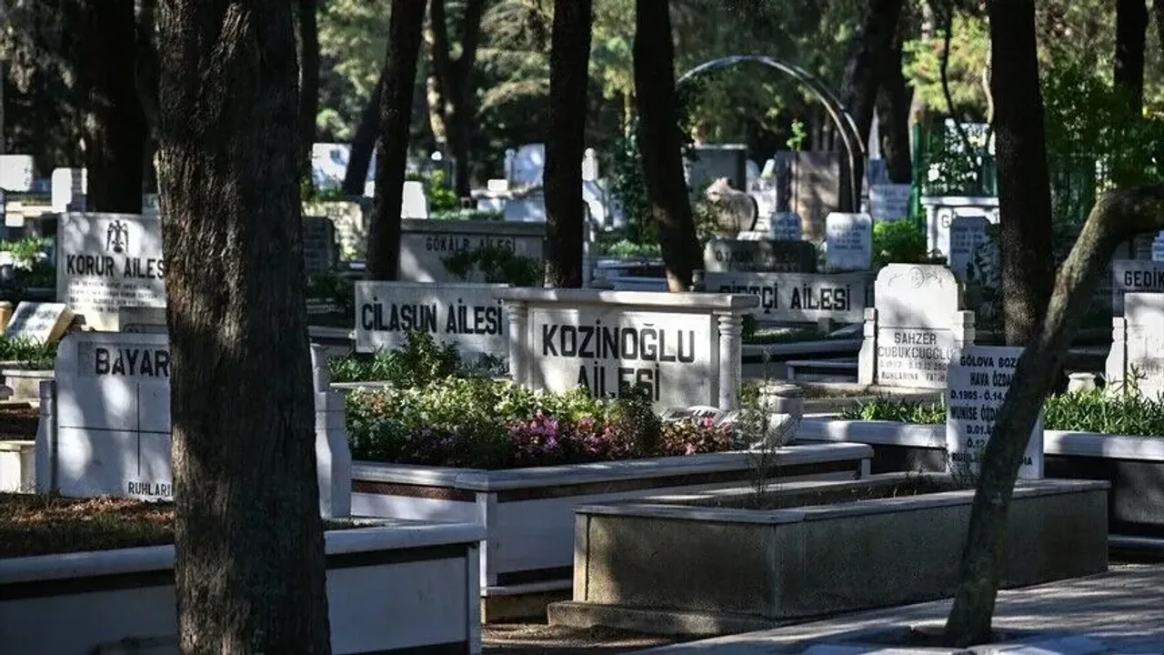 اسکی میت گورولیسی کاشف قوزینوغلونڭ مزارنڭ آچیلمسینه باشلندی! – Eski MİT görevlisi Kaşif Kozinoğlu’nun mezarının açılmasına başlandı!