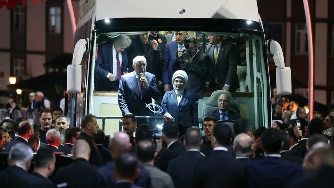جمهورباشقانی ارطوغان، مملکدی ریزەنڭ گونیسو ایلچەسندە وطنداشلرە خطاب ایتدی – Cumhurbaşkanı Erdoğan, memleketi Rize’nin Güneysu ilçesinde vatandaşlara hitap etti