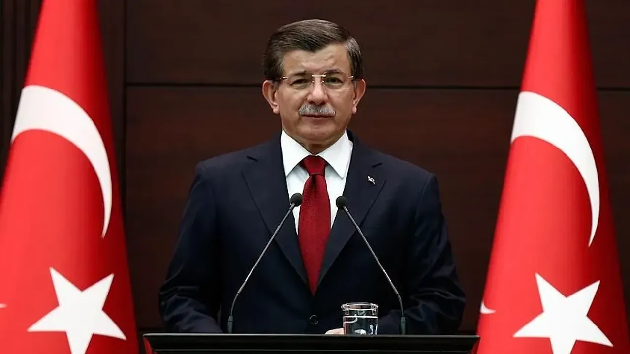 داووطوغلو حقّندە “جمهورباشقانییە حقارت” صوروشدیرمەسی – Davutoğlu hakkında “Cumhurbaşkanına hakaret” soruşturması