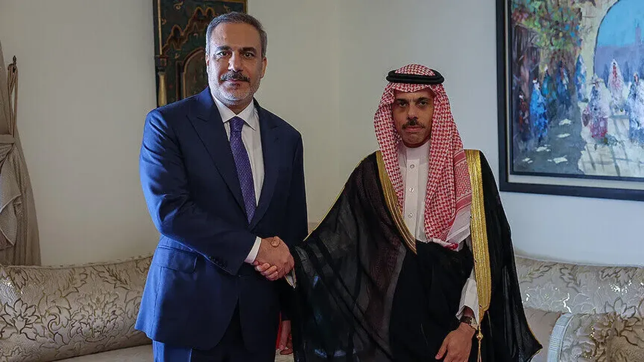 تورك و سعودی باقانلر گوروشدی: بولگه ماصادە! – Türk ve Suudi bakanlar görüştü: Bölge masada!