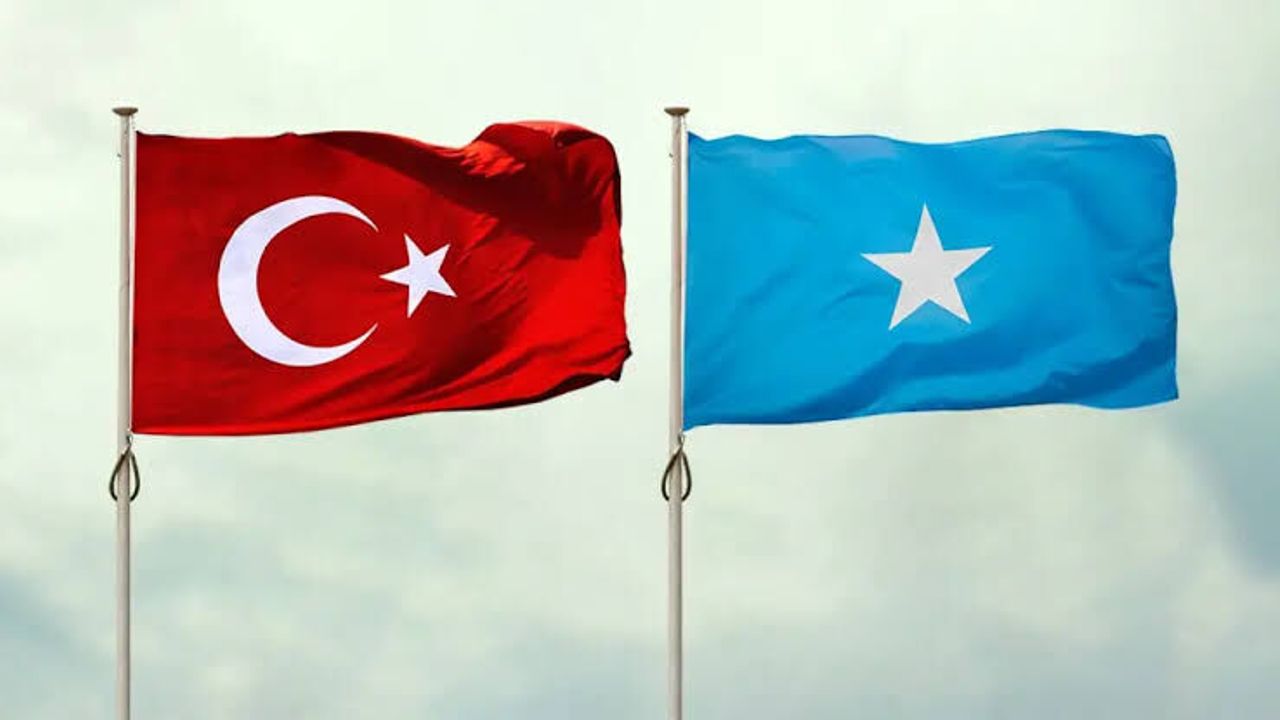 صومالیلی باقان: “تورکیه ایلە ایلیشکیلرمزنی بوزمق ایستەین کرالق کیشیلر وار” – Somalili Bakan: “Türkiye ile ilişkilerimizi bozmak isteyen kiralık kişiler var”