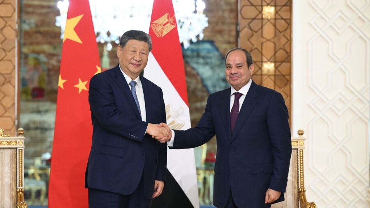شی ژڭپڭك و شسع قاهرەدە گوروشدی: چین-مصر ایلیشکیلرنده یڭی دونم مساژی – Xi Jinping ve Sisi Kahire’de görüştü: Çin-Mısır ilişkilerinde yeni dönem mesajı