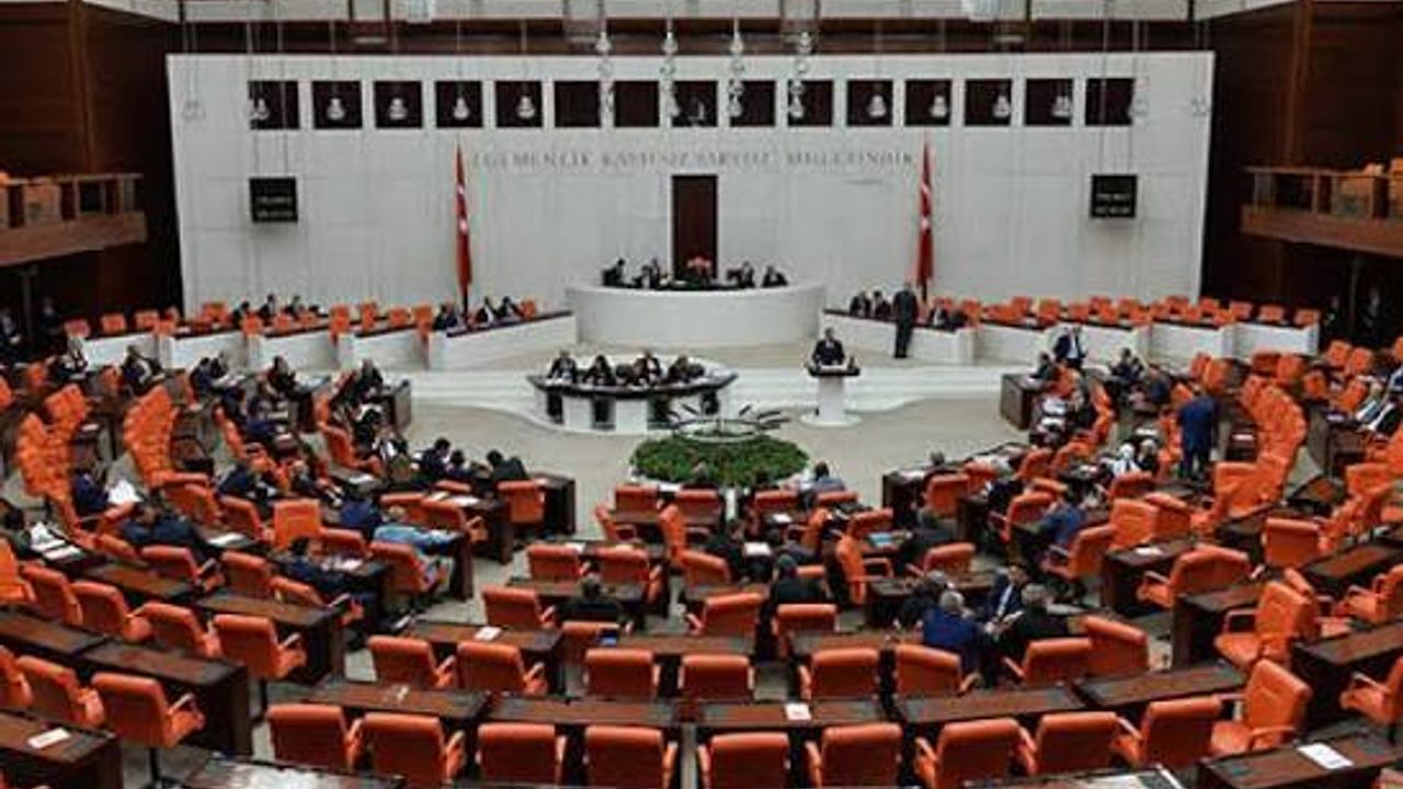 فون قانون تکلیفی پلان و بوتچە قومیسیوننده: مخالفت “صورونی چوزمییور” دیدی، اقتدار “حساب صورولاجاك” وورغوسی یاپدی – Fon kanun teklifi Plan ve Bütçe Komisyonu’nda: Muhalefet “sorunu çözmüyor” dedi, iktidar “hesap sorulacak” vurgusu yaptı