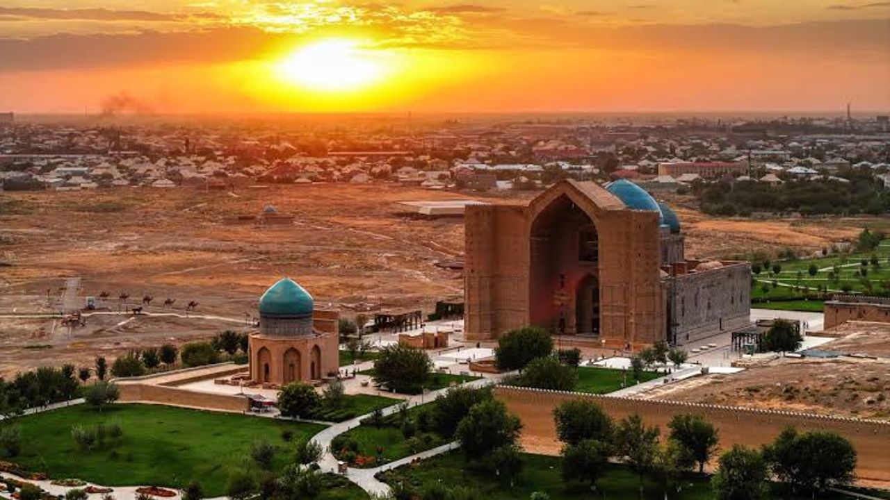 تورکستاندە اسلام علیملری سمپوزیومی: ١٢ أولکه بولوشدی – Türkistan’da İslam Alimleri Sempozyumu: 12 Ülke Buluştu