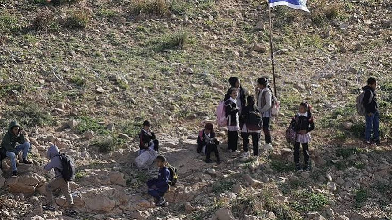آبدن باتی شرعیەدەكی یرلشیمجی صالدیریلرینە قینامه – AB’den Batı Şeria’daki yerleşimci saldırılarına kınama
