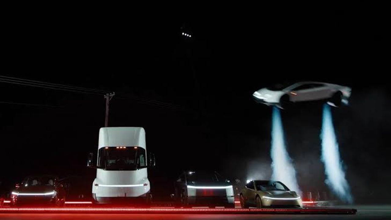 تسله روادصطر طانیتیلدی: ٠-٩٧دە ١ ثانیە، ٢٠٢٨دە صاتیشده – Tesla Roadster Tanıtıldı: 0-97’de 1 Saniye, 2028’de Satışta