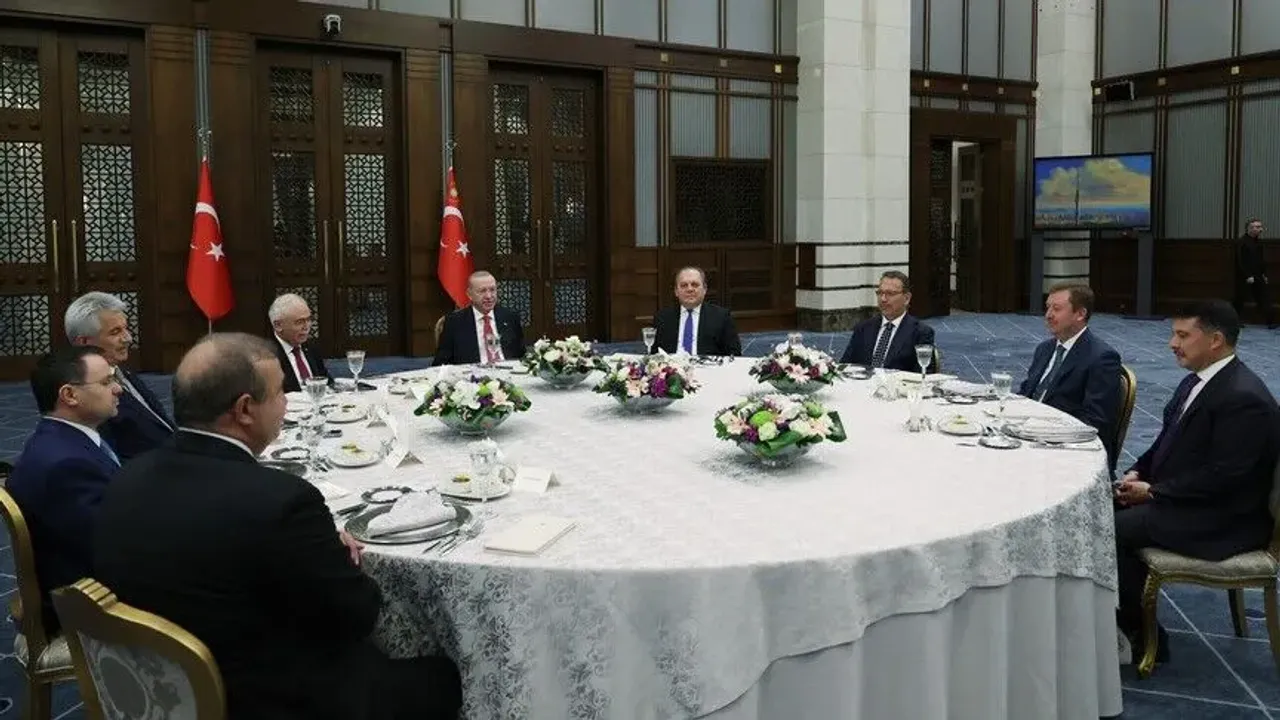 جمهورباشقانی ارطوغان، یوکسك محکمه باشقانلرنی آغیرلادی – Cumhurbaşkanı Erdoğan, Yüksek Mahkeme başkanlarını ağırladı