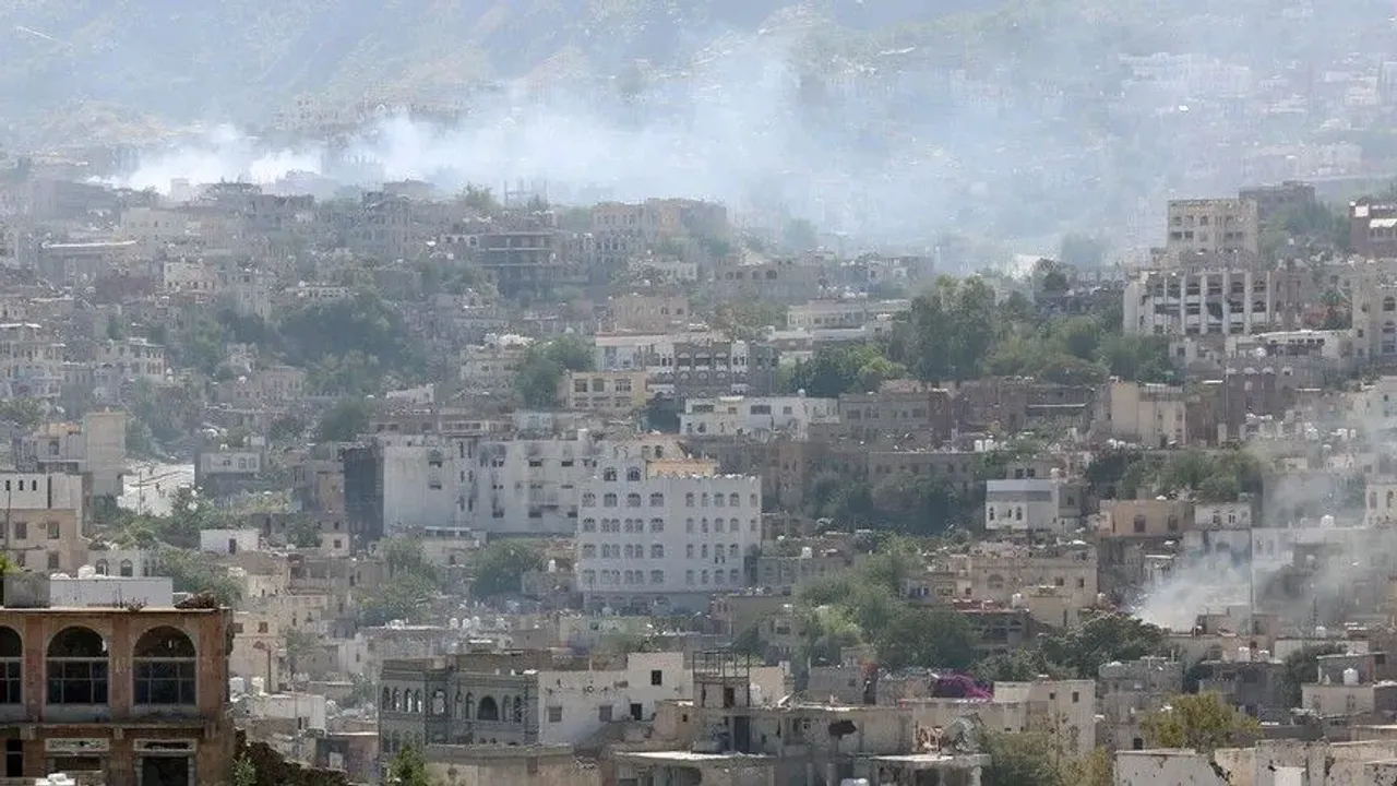 یمندە حوصیلەرین صالدیریلرندە ٧ سیویل حیاتنی غائب ایتدی – Yemen’de Husilerin saldırılarında 7 sivil hayatını kaybetti