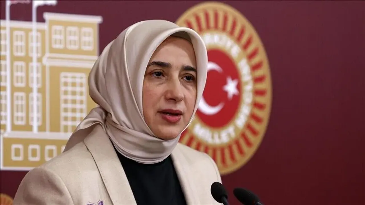 أوزلم زنکیندن  أوزگور أوزلە: اللّٰه مخالفت سچمننڭ یاردیمجیسی اولسین – Özlem Zengin’den  Özgür Özel’e: Allah muhalefet seçmeninin yardımcısı olsun