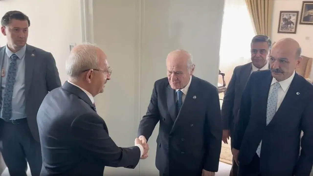 مجلسدە قیلیچدار اوغلی-باغچەلی گوروشمسی: گوندم ترورسز تورکیه سورجی! – Meclis’te Kılıçdaroğlu-Bahçeli görüşmesi: Gündem Terörsüz Türkiye süreci!