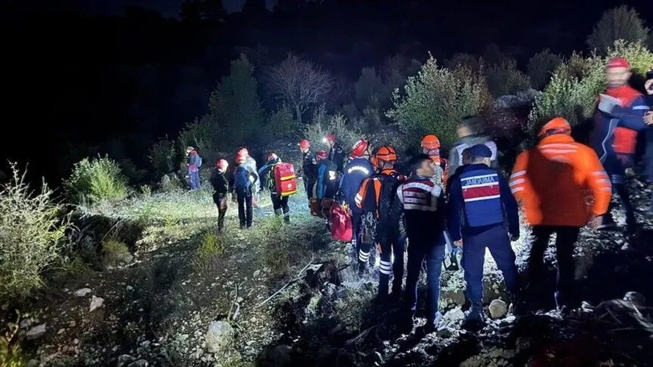 یازیلی قانیوندە قورتارمه چالیشمەلری سورویور: ١ کیشی حیاتنی غائب ایتدی – Yazılı Kanyon’da kurtarma çalışmaları sürüyor: 1 kişi hayatını kaybetti