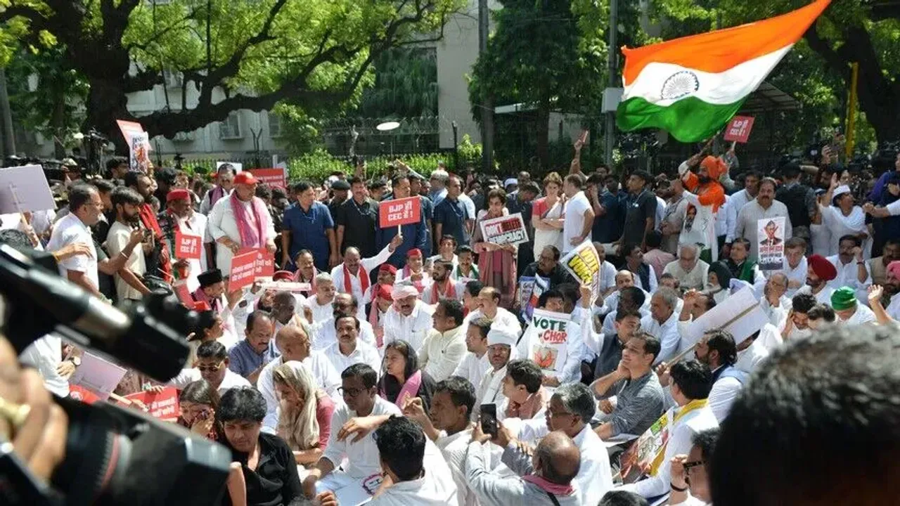 هندستاندە سچمن لیستەسی رویزیوننە قارشی پروتستوده یوزلرجە گوز آلتی – Hindistan’da seçmen listesi revizyonuna karşı protestoda yüzlerce gözaltı