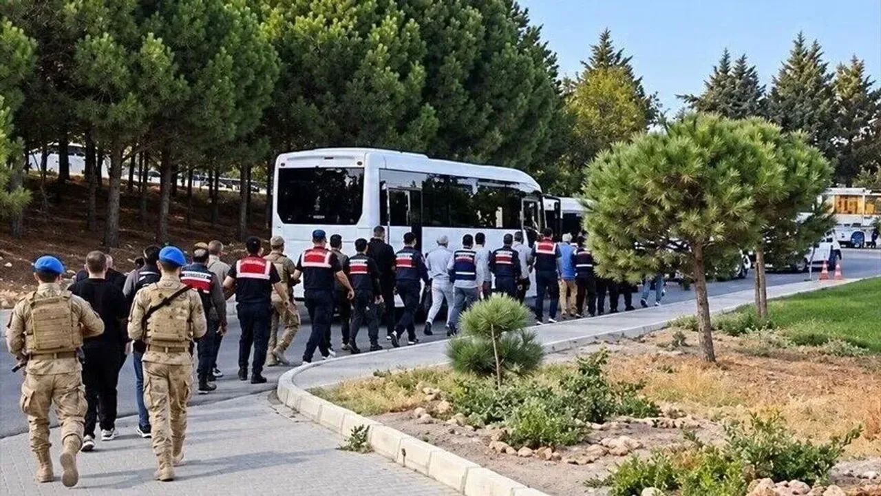 چشمه بلدیەسینه یوڭلیك صوروشدیرمەدە ١٠ طوتوقلامه – Çeşme Belediyesine yönelik soruşturmada 10 tutuklama
